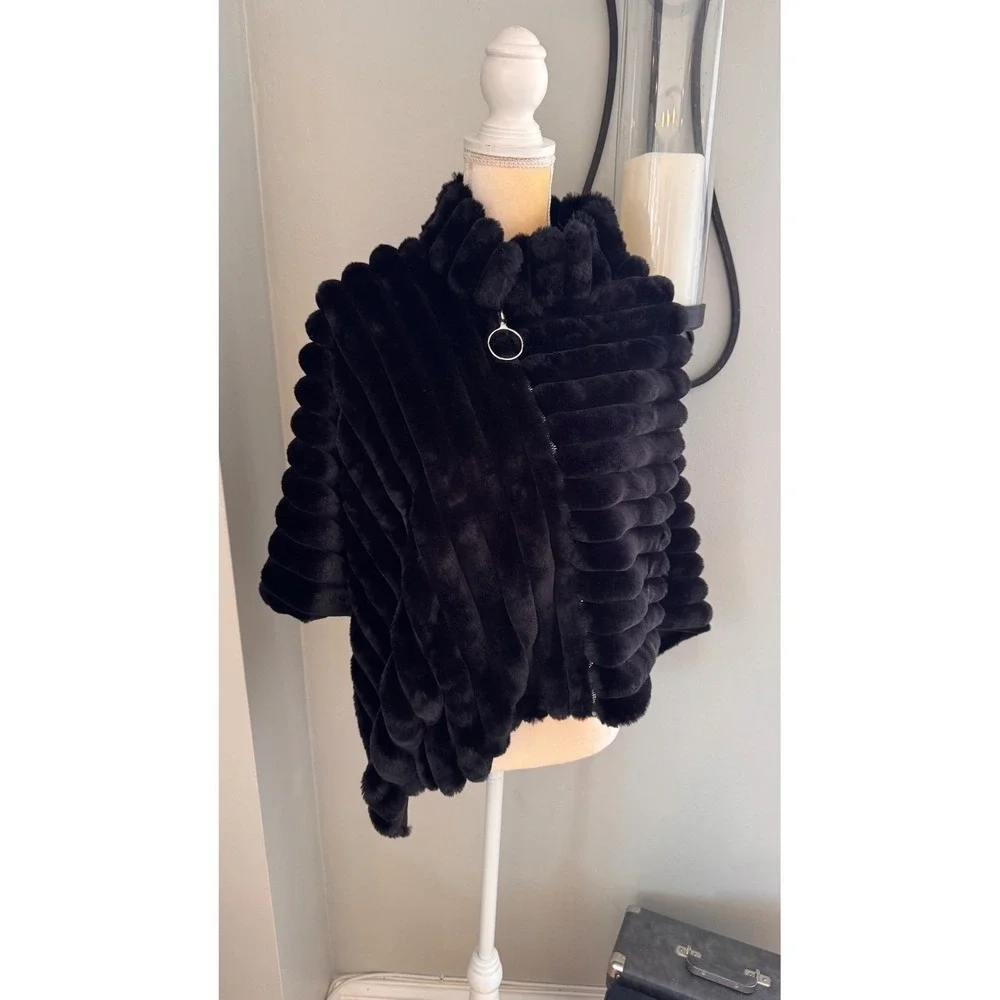 La Fiorentina Faux Fur Wrap Poncho, Black Fur, Classic & Elegant, NWT